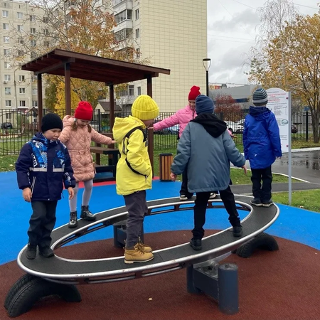 Динамические часы в 1 классах на улице