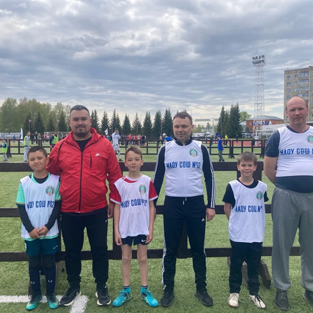 Участие в турнире по мини-футболу "Отцы и дети" в рамках фестиваля "Семейный улей"