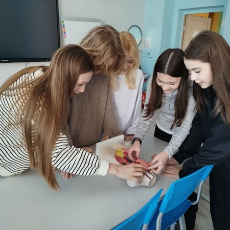 Волонтеры провели игру-путешествие "Здоровое поколение"