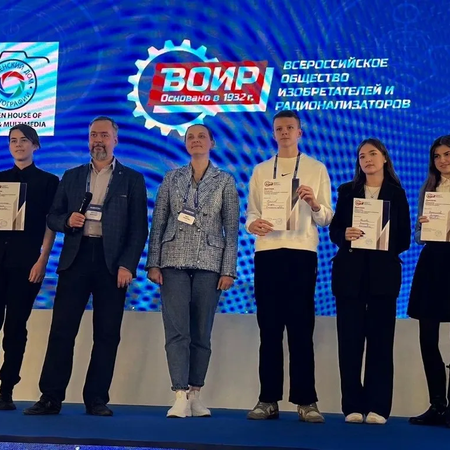 Наши ученицы - победители областного конкурса 3D-моделей "Тюмень-метаверс"