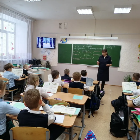 Профилактическая беседа инспектора ОГИБДД о правилах дорожного движения