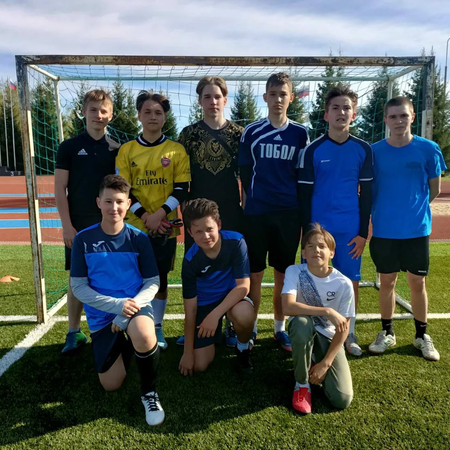 2 место в соревнованиях по футболу