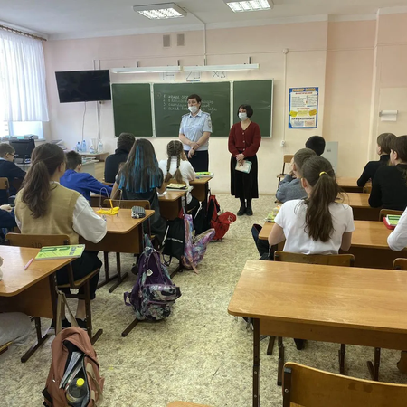 О профилактических беседах со школьниками